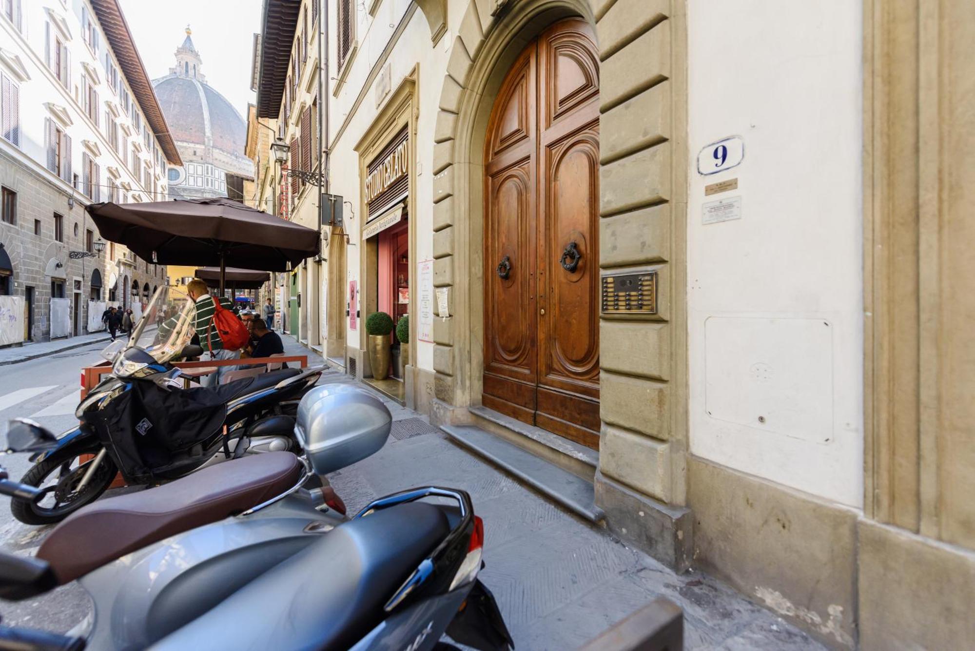 Cozy & Charming Florentine Hideaway By Oteego Флоренція Екстер'єр фото